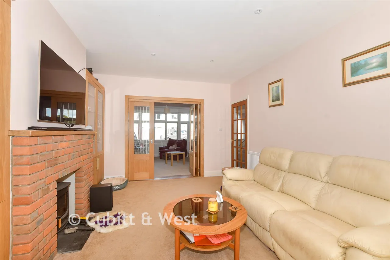 Livesay Crescent, Worthing, BN14, photo 6