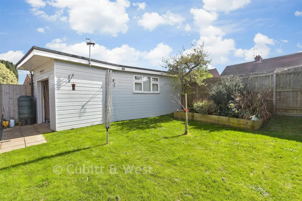 Livesay Crescent, Worthing, BN14, photo 14