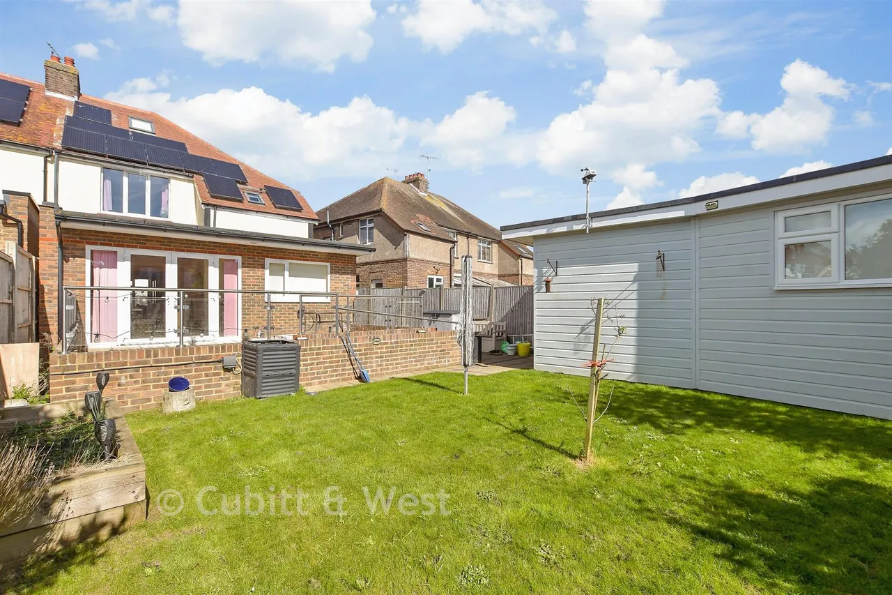 Livesay Crescent, Worthing, BN14, photo 13
