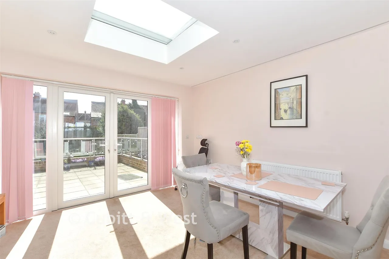 Livesay Crescent, Worthing, BN14, photo 5