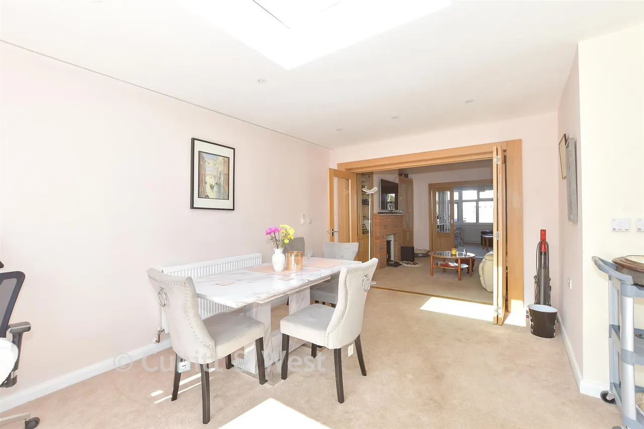 Livesay Crescent, Worthing, BN14, photo 3