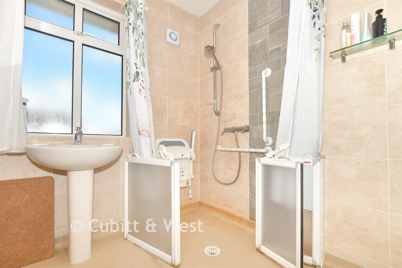 Livesay Crescent, Worthing, BN14, photo 11