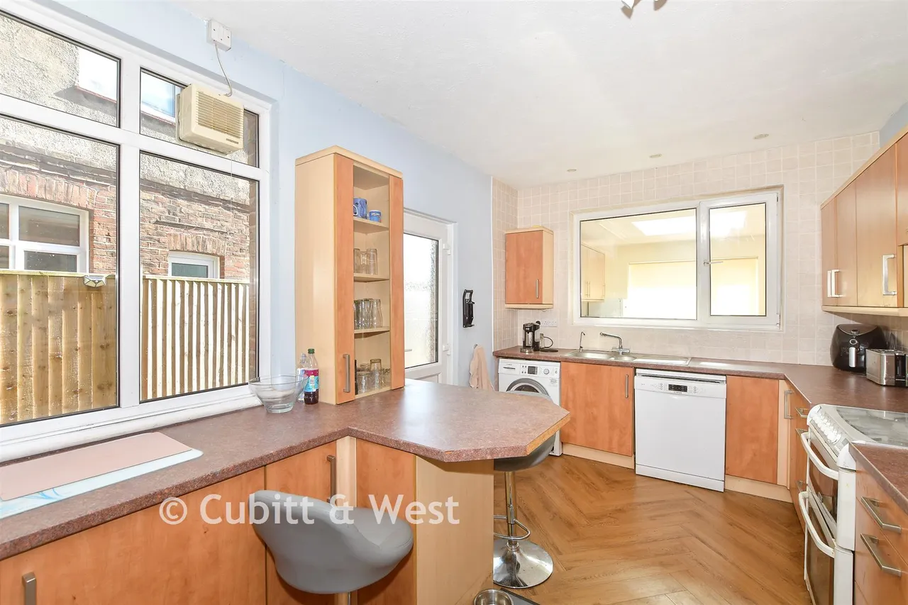 Livesay Crescent, Worthing, BN14, photo 7