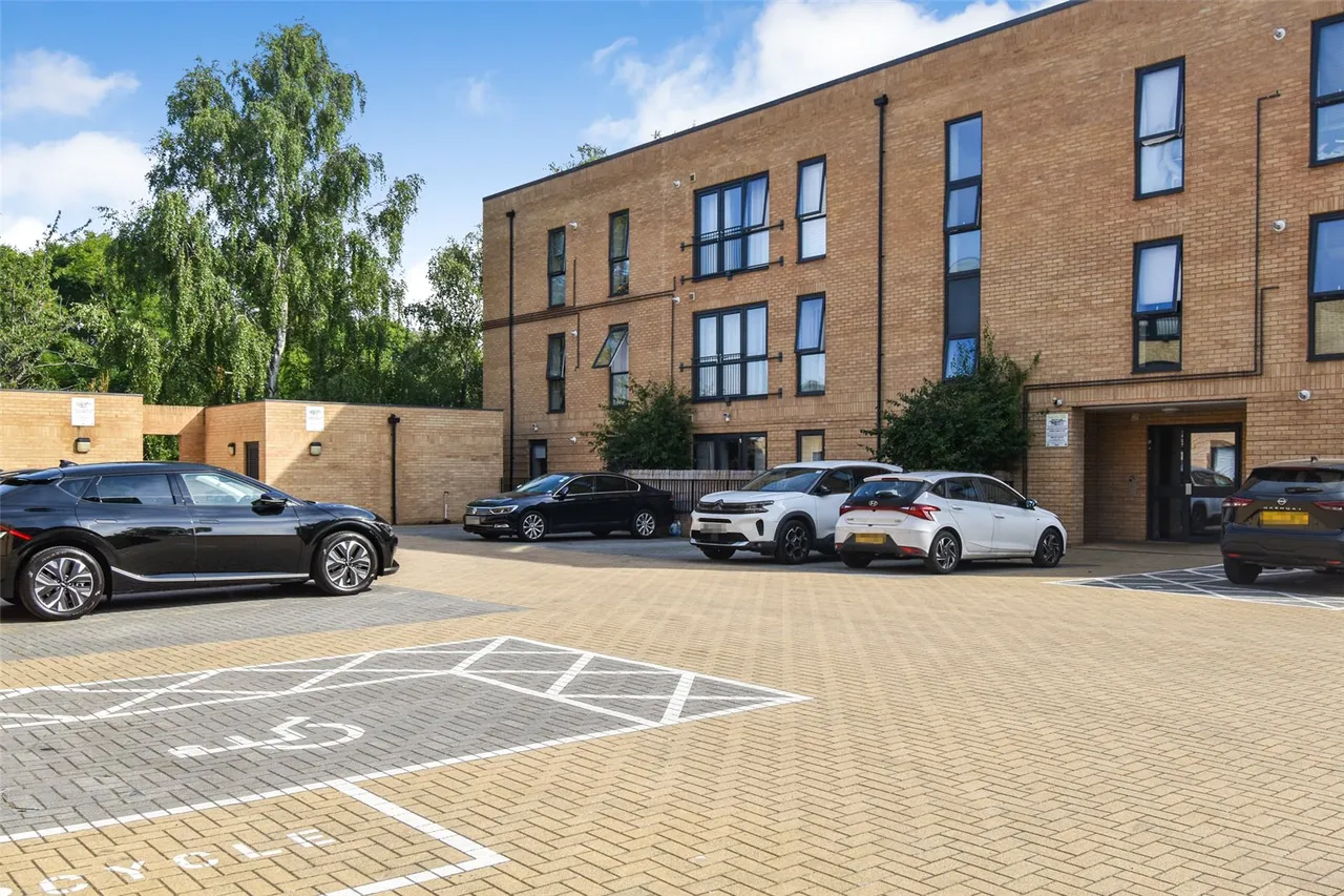 2 bed flat for sale — Exchange Close, Aldershot, Hampshire, GU11 2FD