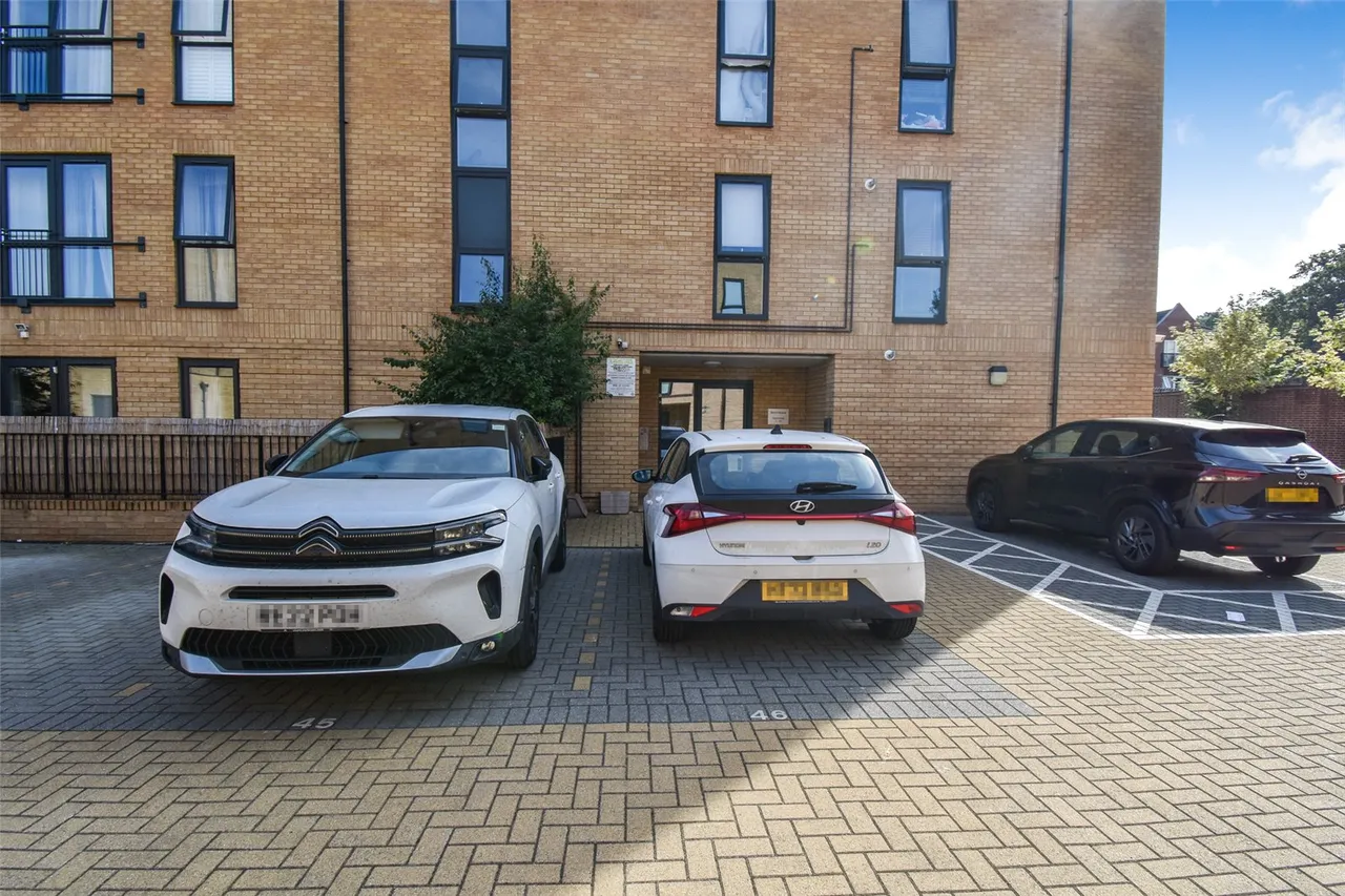 Exchange Close, Aldershot, Hampshire, GU11 2FD, photo 3