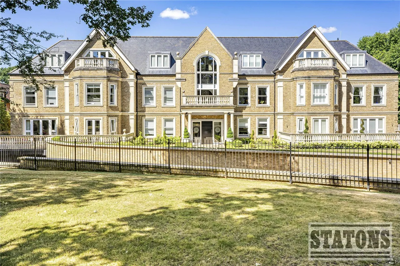 3 bed flat for sale — Cockfosters Road, Hadley Wood, EN4 0JT