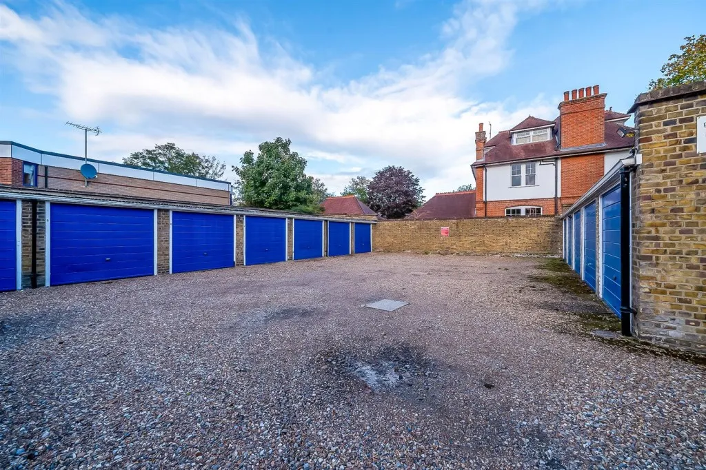 Court Road, SE9, photo 8