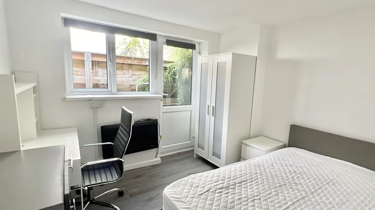 Wavell Way, Winchester, SO22, photo 5