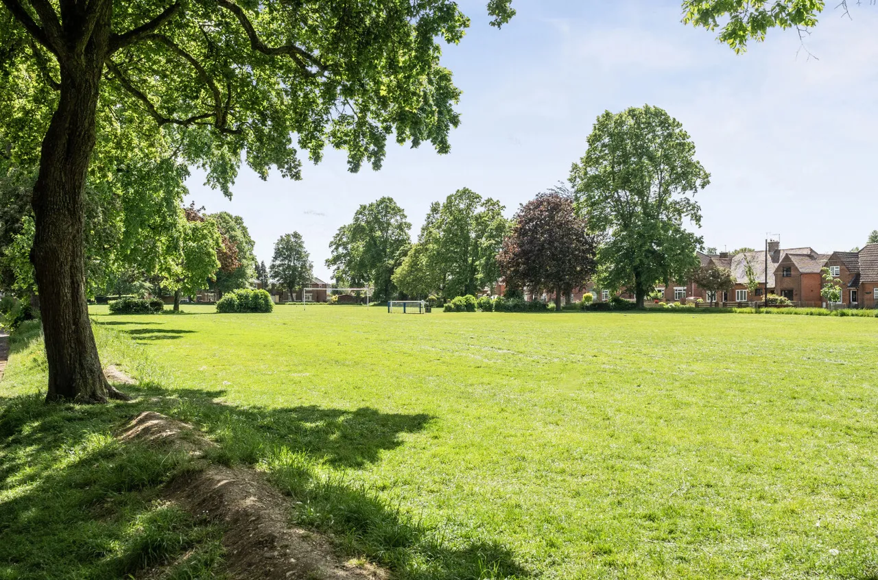 Lawn Road, Eastleigh, SO50, photo 12