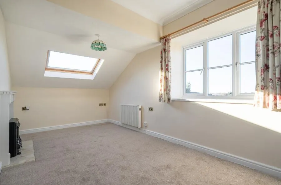 Round Hill Meadow, Great Boughton, CH3, photo 4