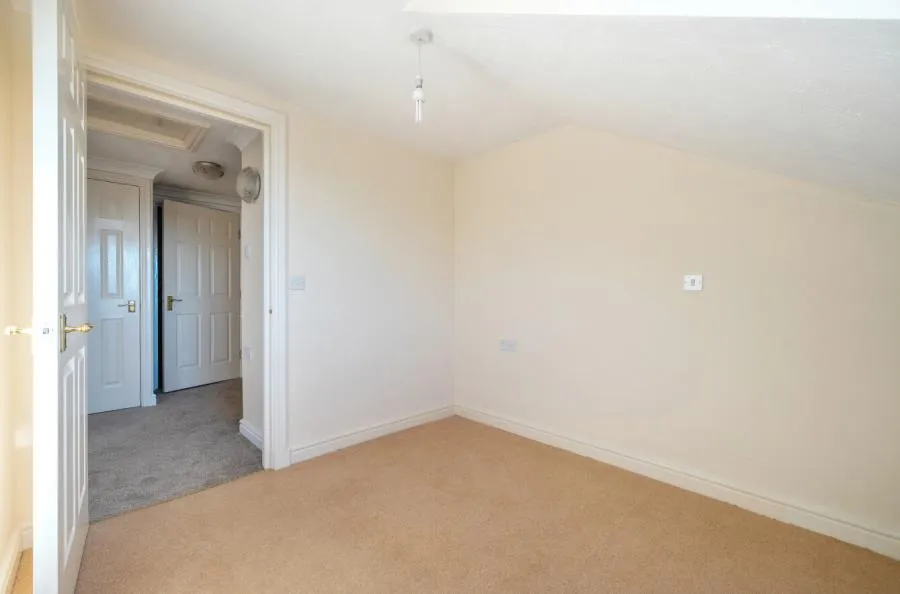 Round Hill Meadow, Great Boughton, CH3, photo 15