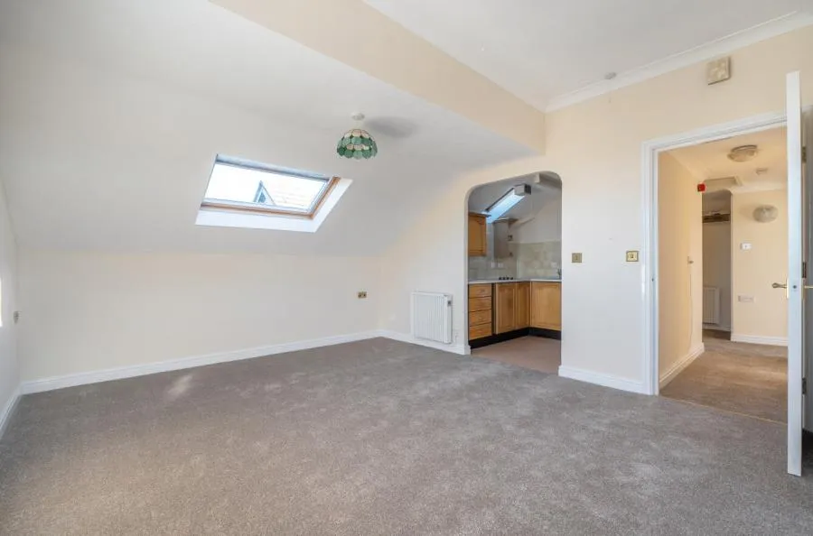 Round Hill Meadow, Great Boughton, CH3, photo 8