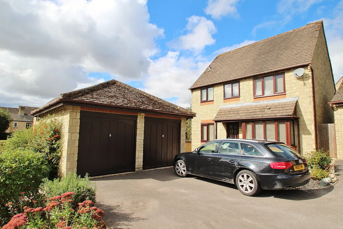 4 bed house for sale, Ralegh Crescent, Witney, OX28