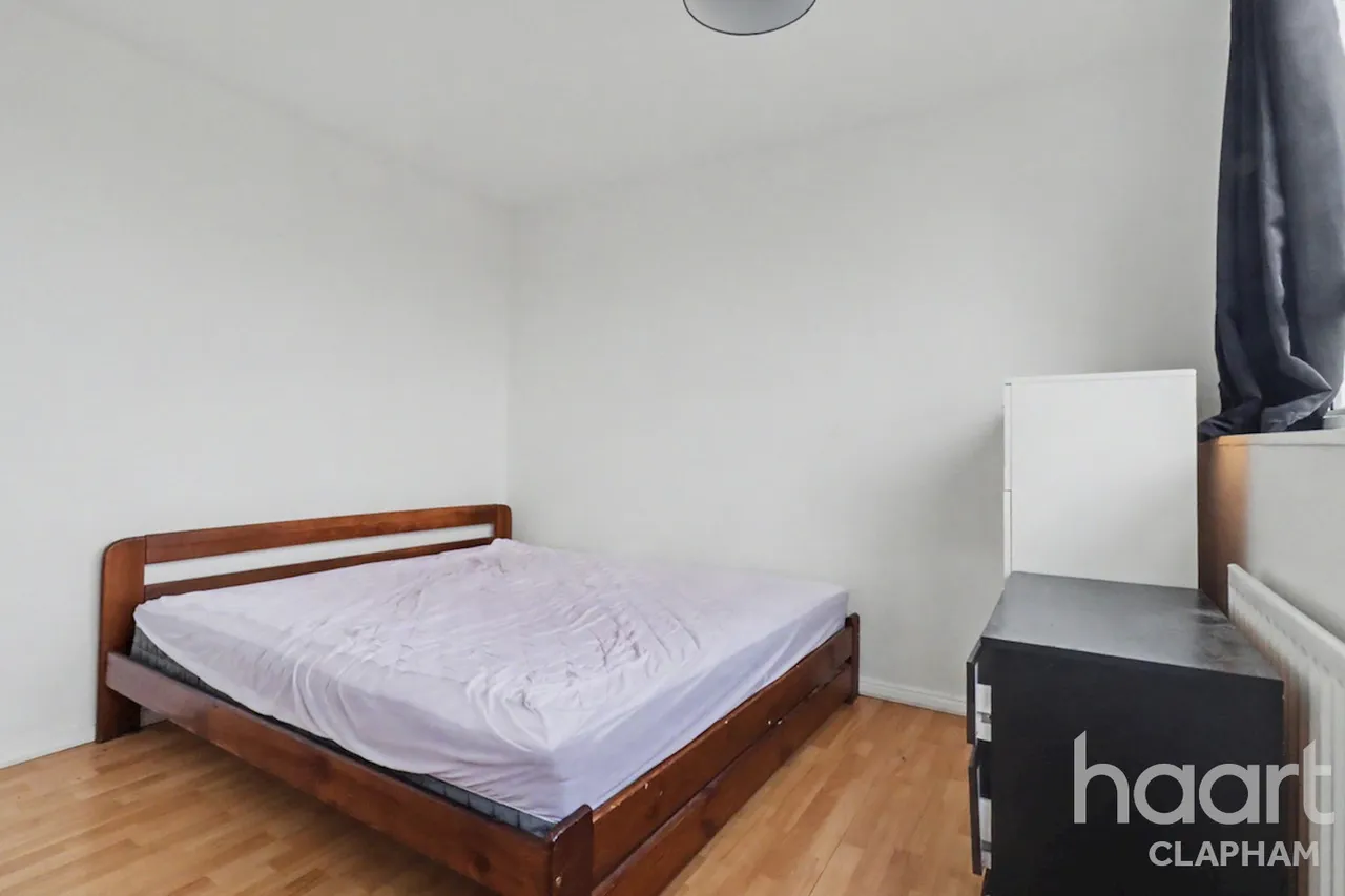 Stapleford Close, SW19, photo 2