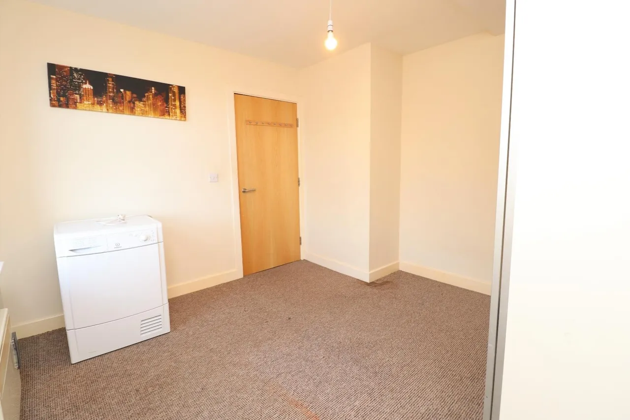 Rodley Lane, Leeds, LS13, photo 6