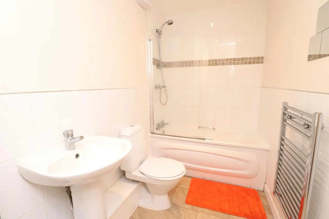 Rodley Lane, Leeds, LS13, photo 8