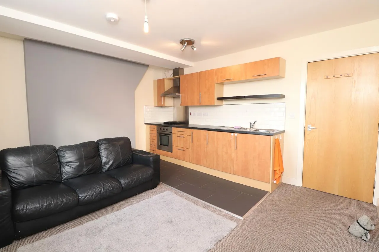 Rodley Lane, Leeds, LS13, photo 2