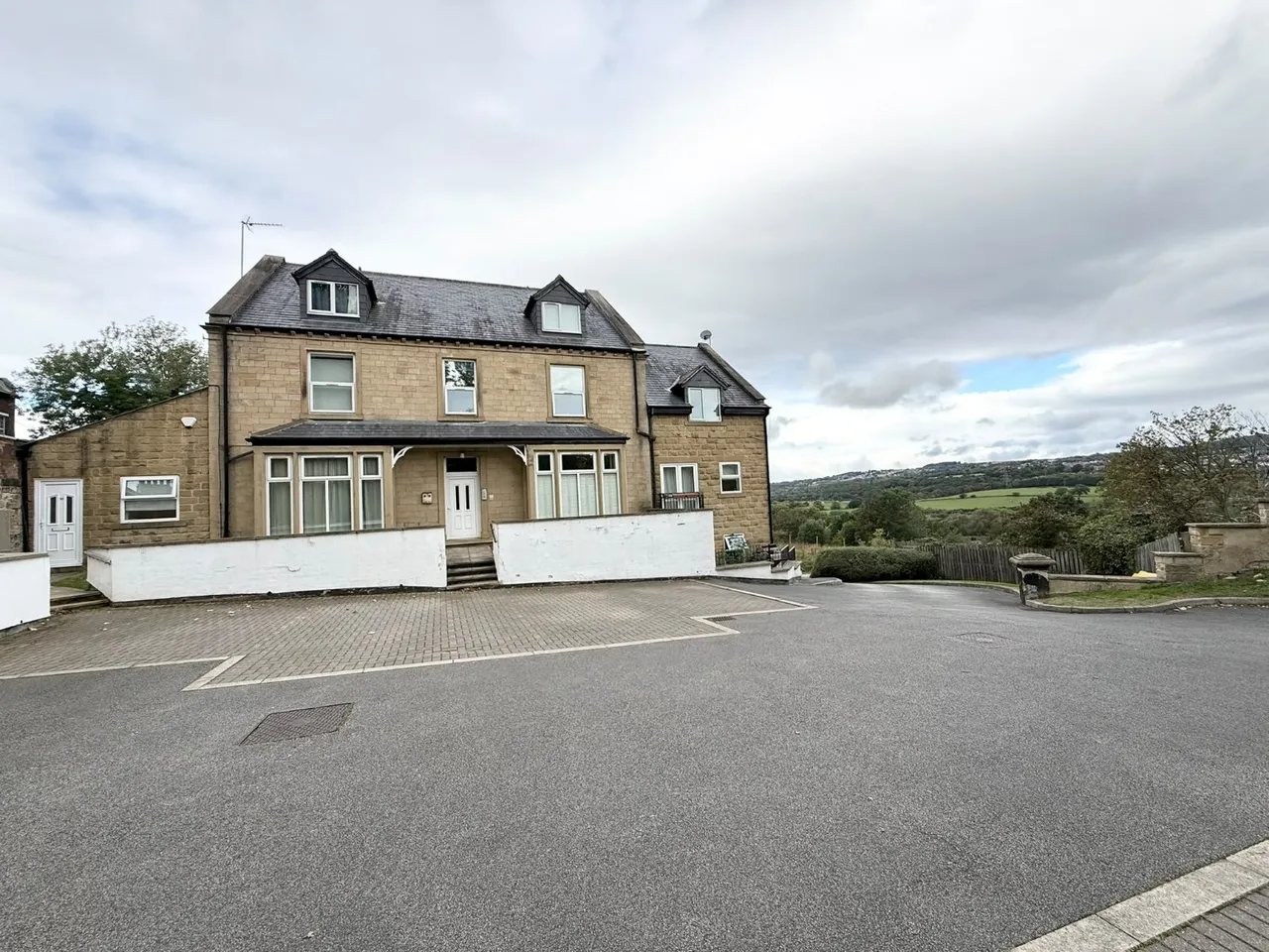 2 bed flat to rent, Rodley Lane, Leeds, LS13