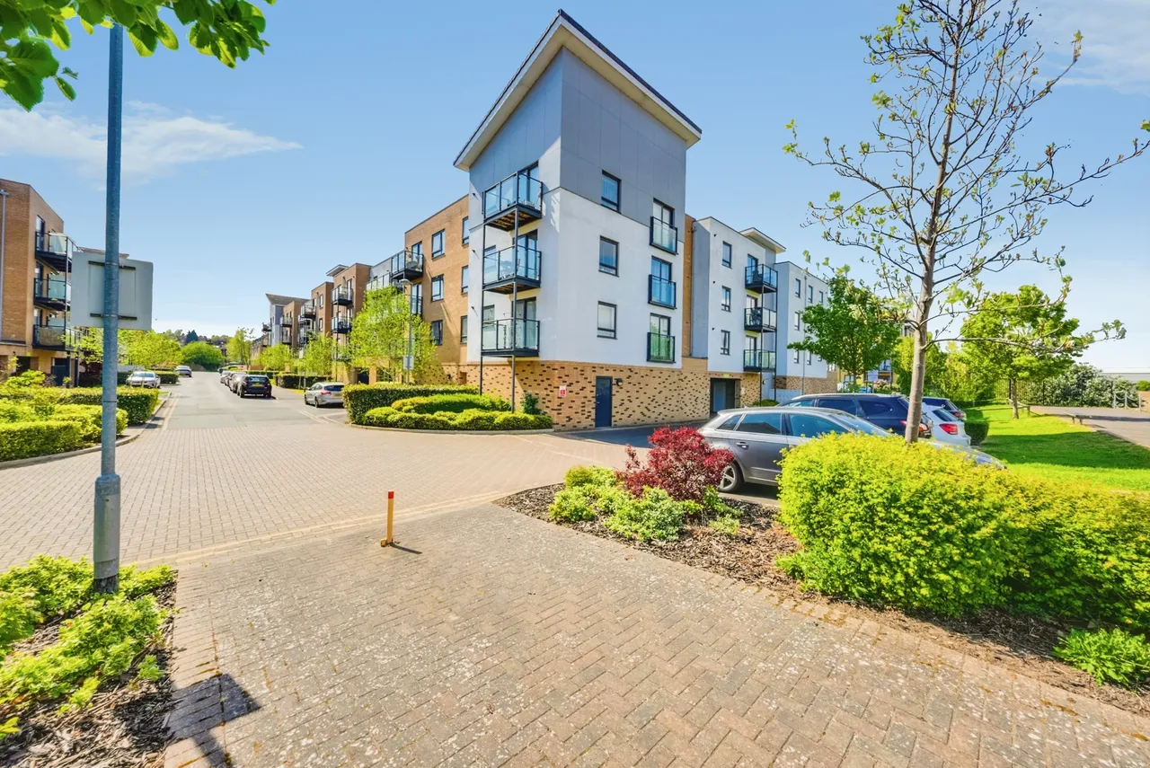 2 bed flat for sale, Creek Mill Way, Dartford, DA1