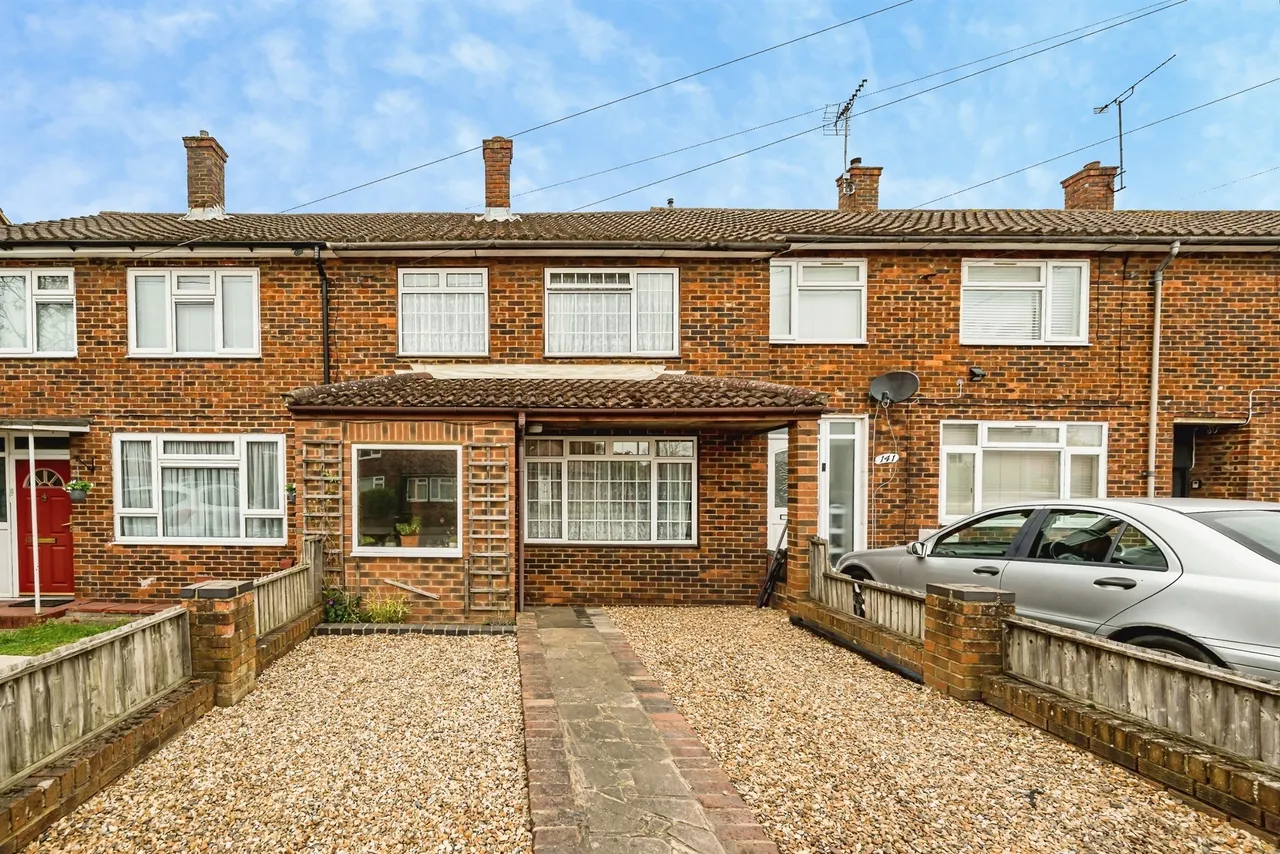 3 bed house for sale — Long Readings Lane, Slough