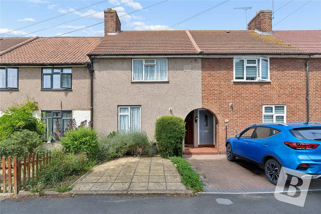 2 bed house for sale — Walnut Tree Road, Dagenham, RM8