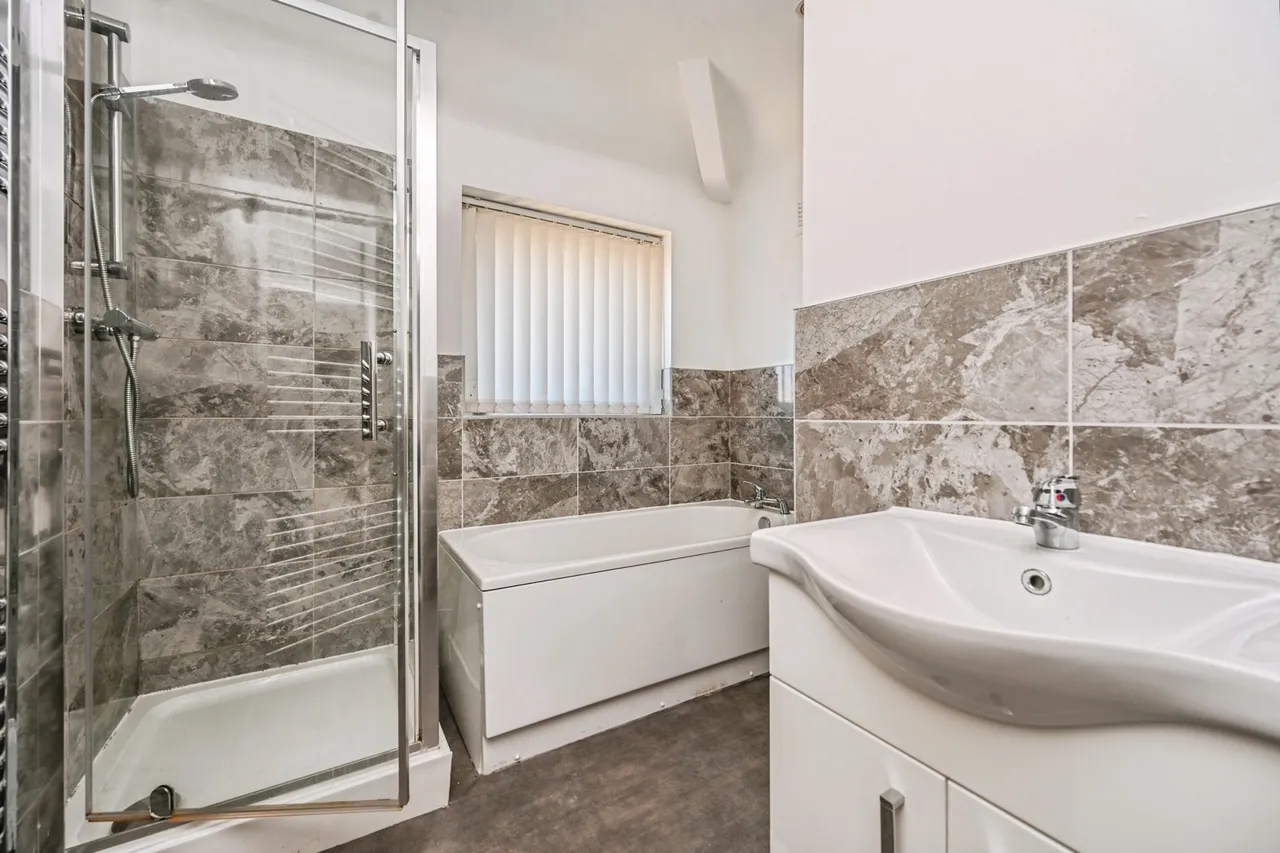 Cedar Grove, Maghull, L31, photo 14