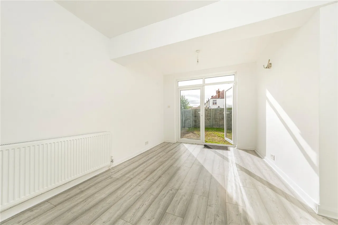 Bushey Road, London, photo 3