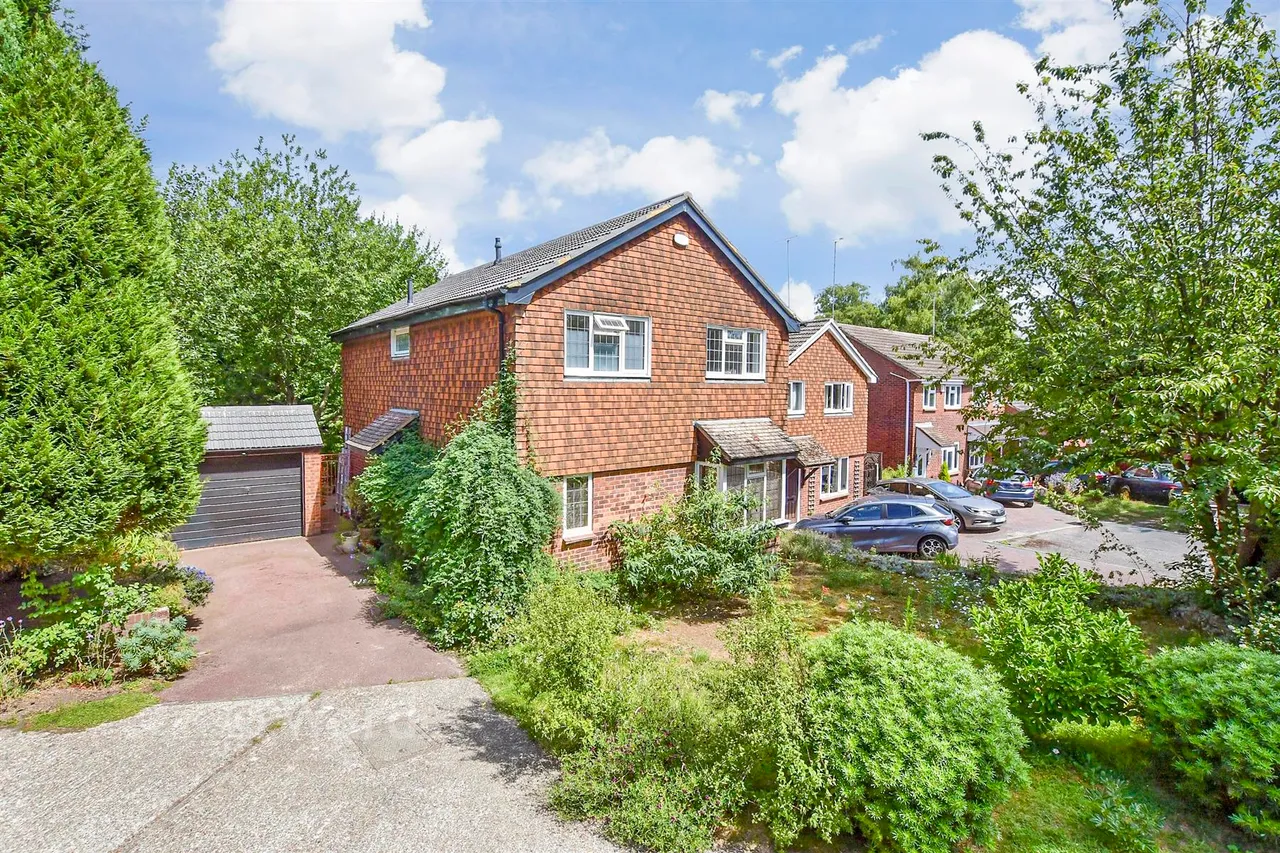 4 bed house for sale, Foxden Drive, Downswood, ME15