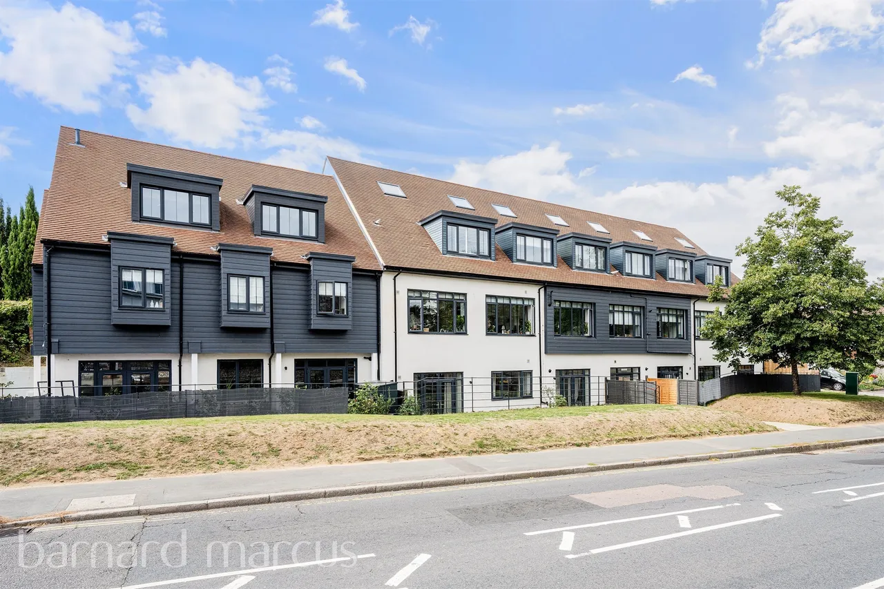 1 bed flat for sale — Station Road, Dorking