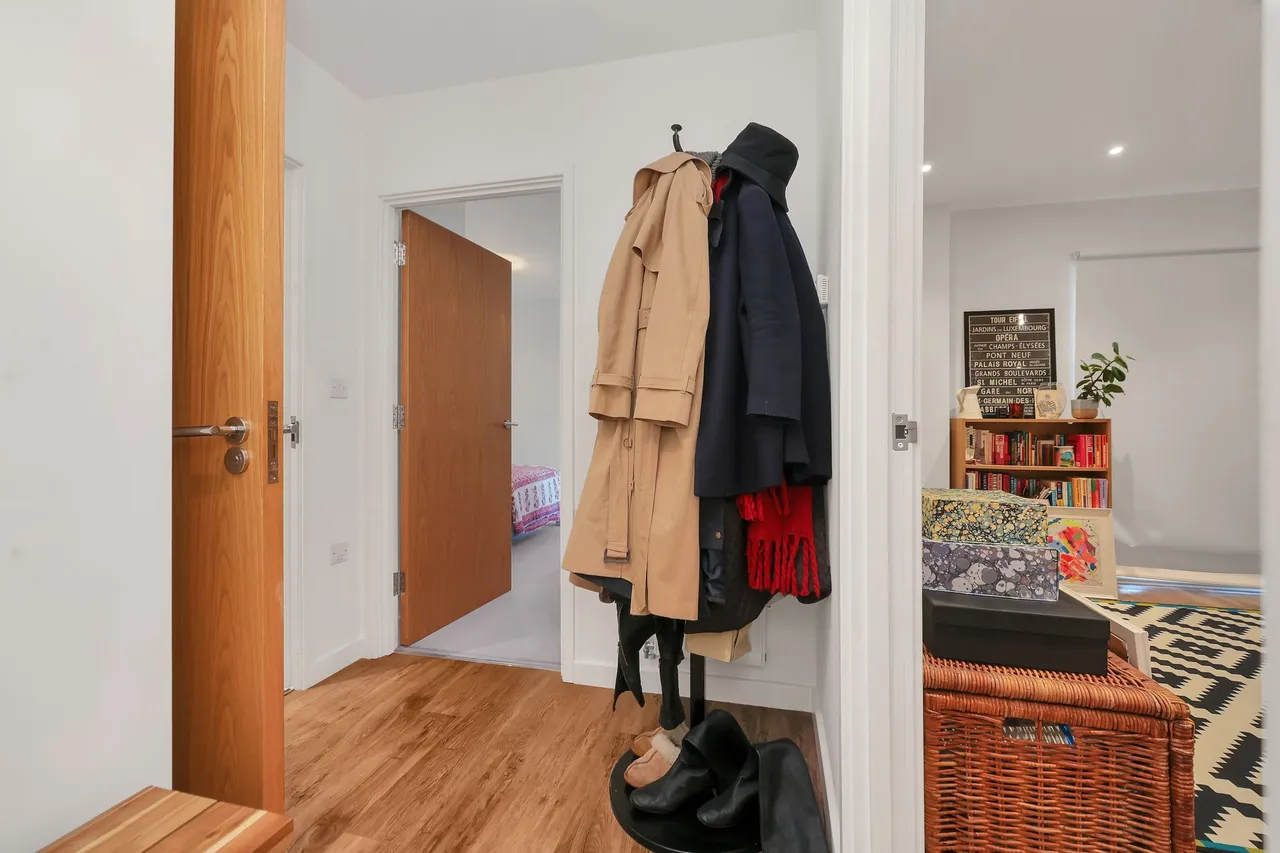 Neasden Lane, London, NW10, photo 6