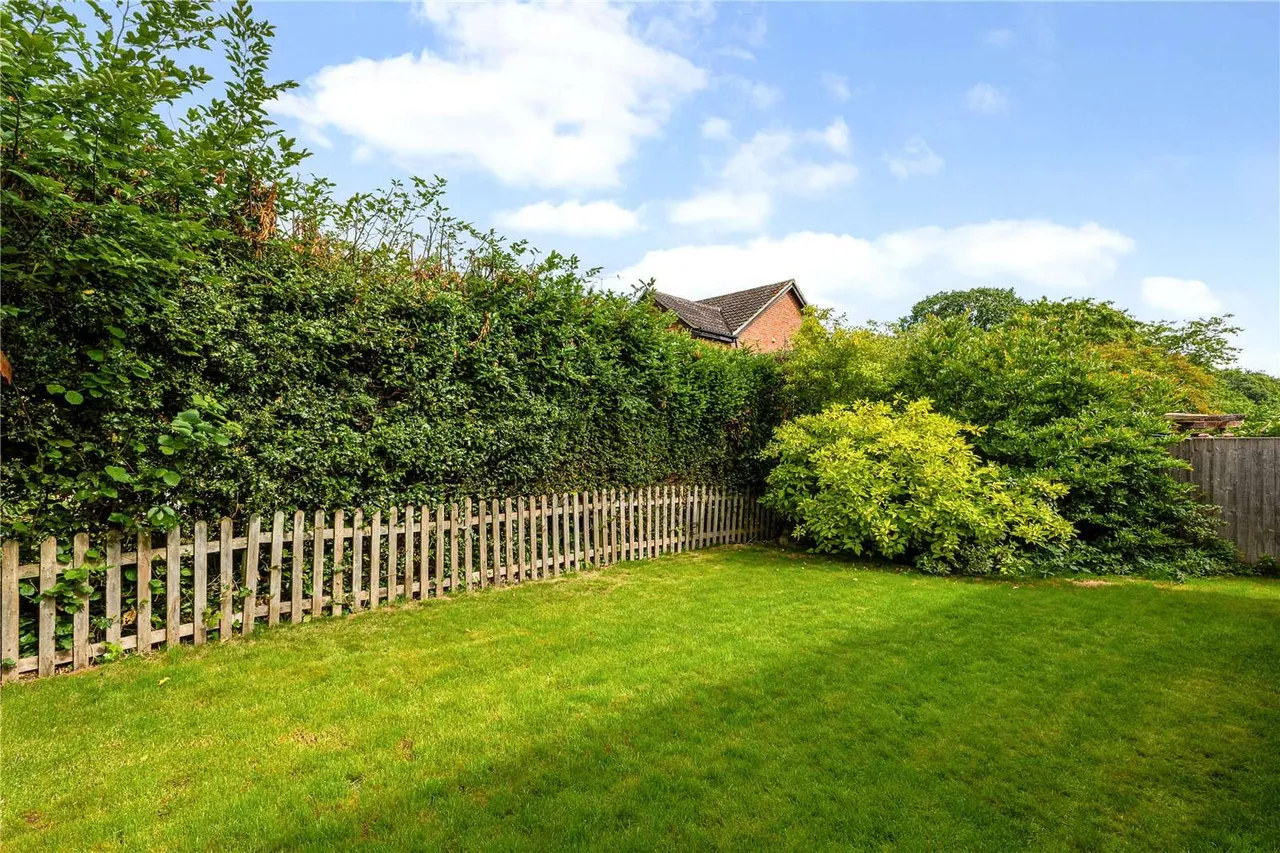 Crown Road, Virginia Water, GU25, photo 13
