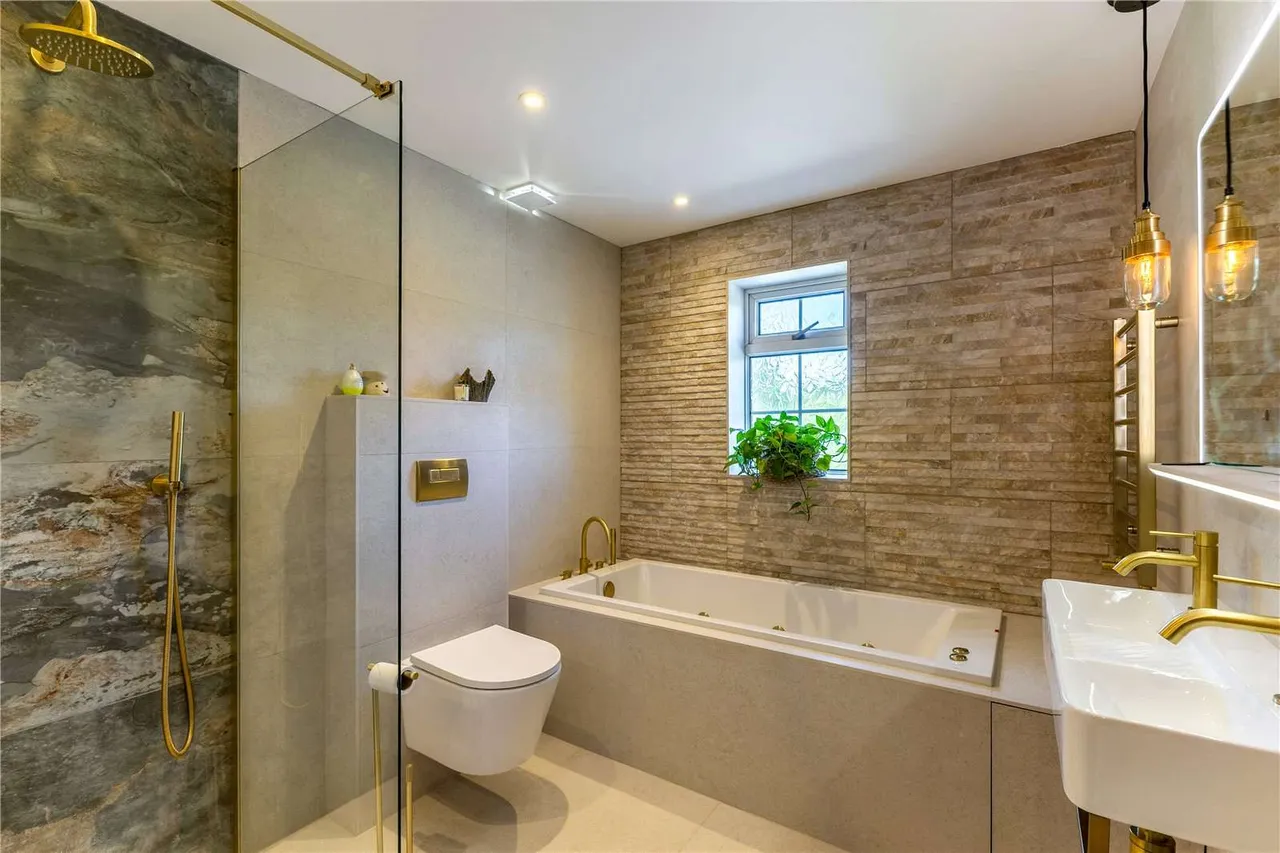 Crown Road, Virginia Water, GU25, photo 11