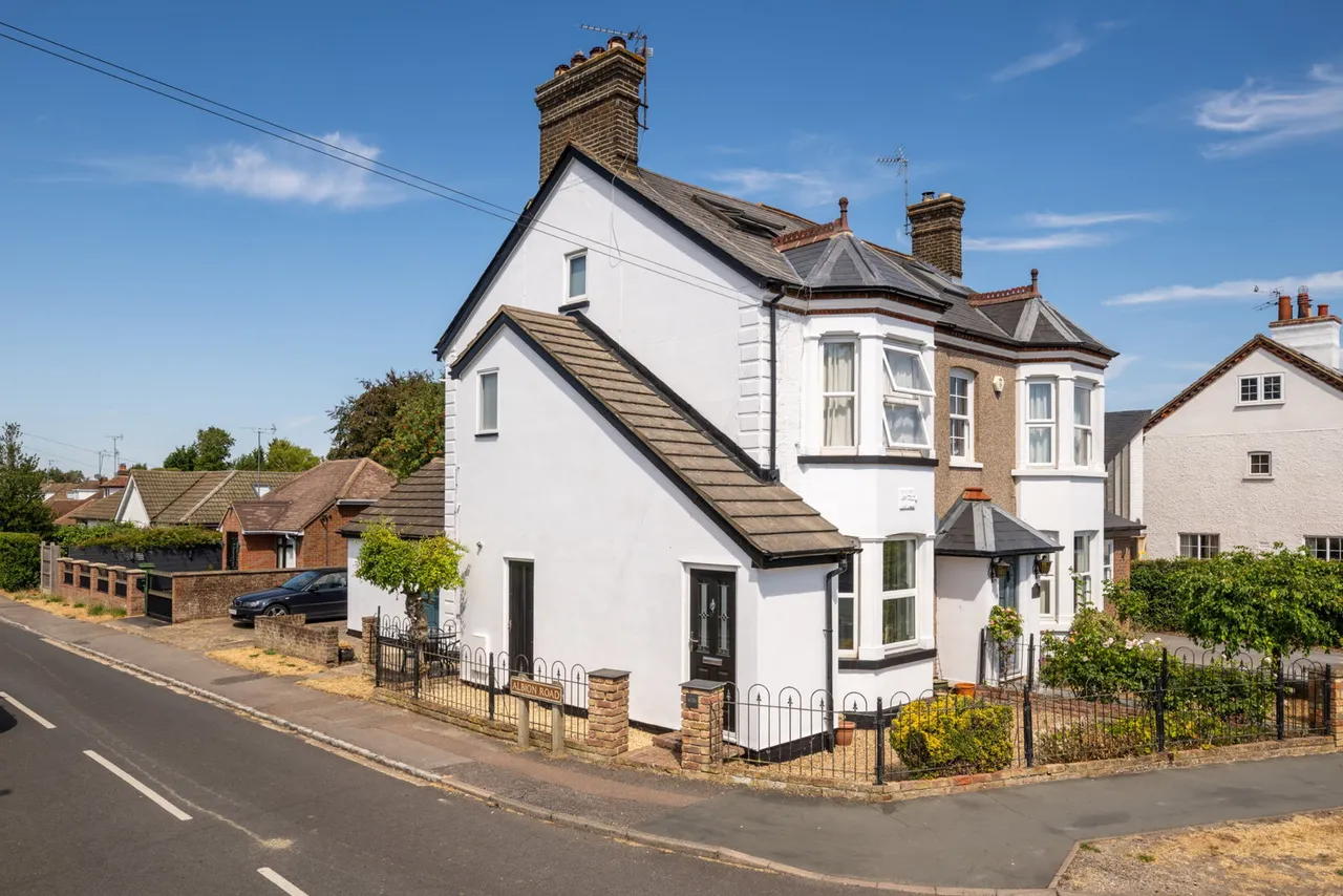 Marsworth Road, Pitstone, photo 2