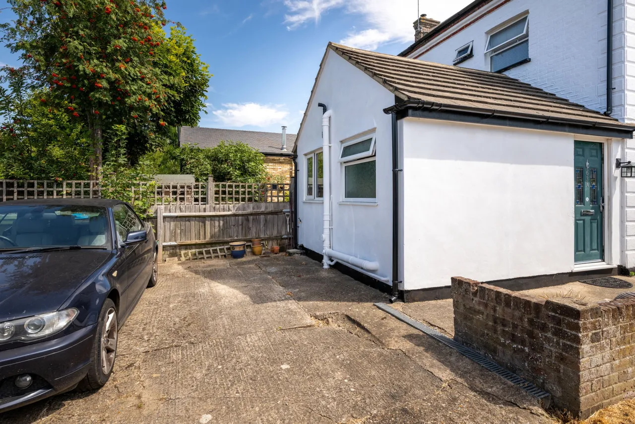 Marsworth Road, Pitstone, photo 21