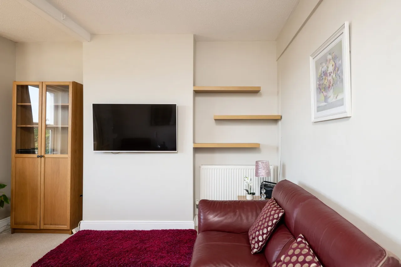 Marsworth Road, Pitstone, photo 4