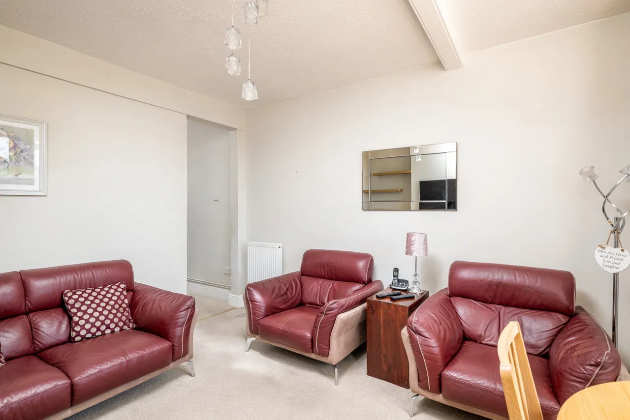 Marsworth Road, Pitstone, photo 10