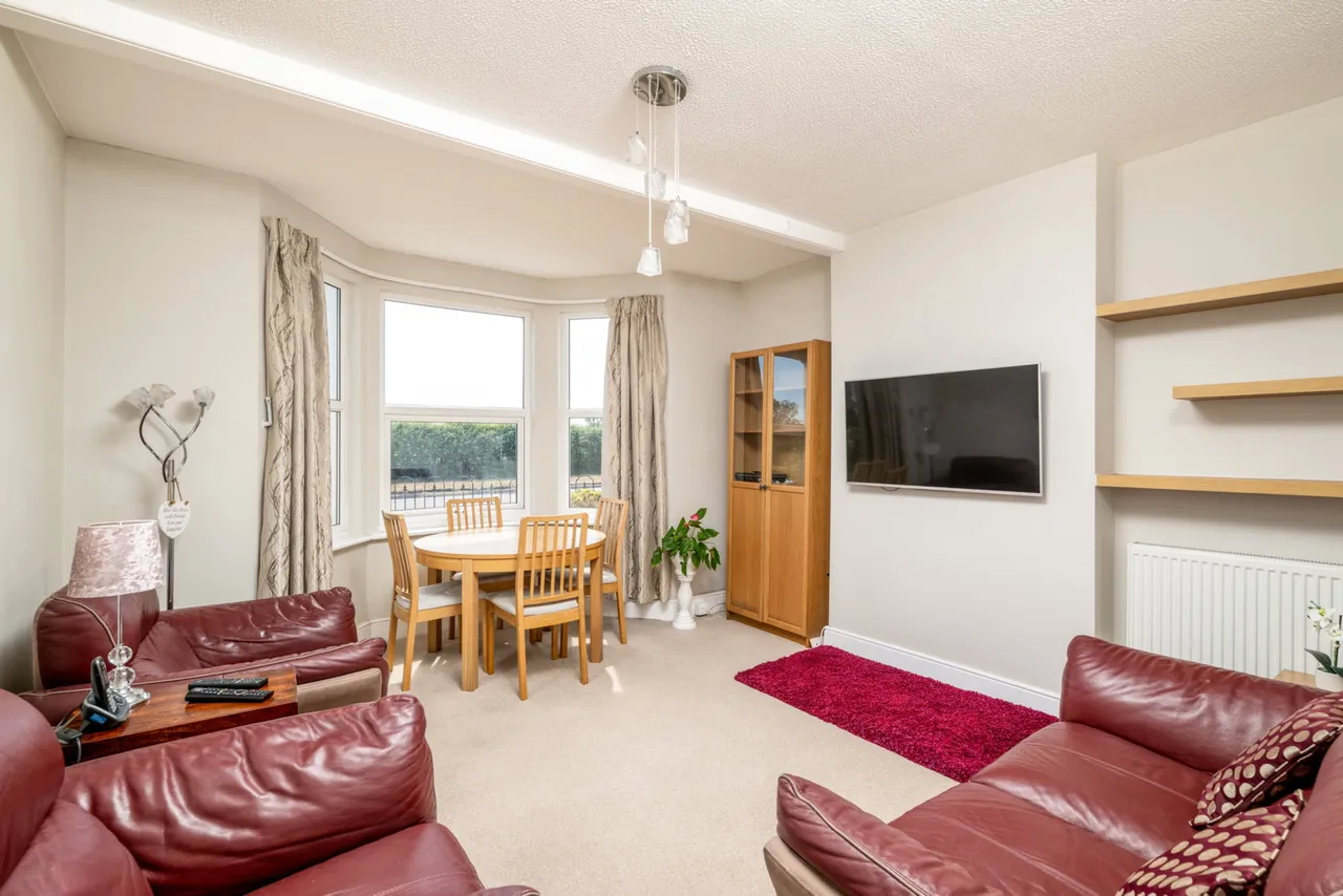 Marsworth Road, Pitstone, photo 3