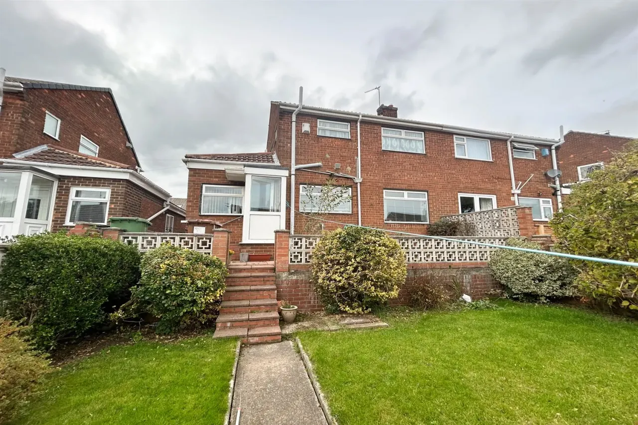 Carlton Crescent, East Herrington, SR3, photo 3