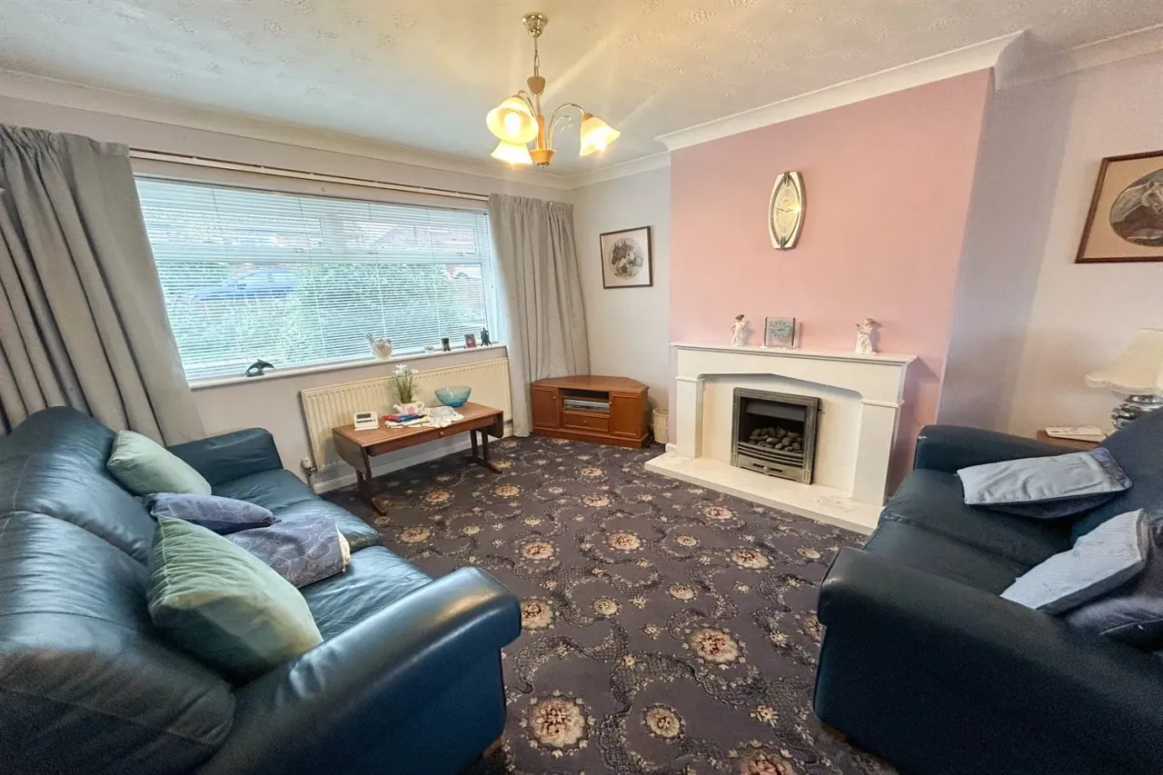 Carlton Crescent, East Herrington, SR3, photo 2