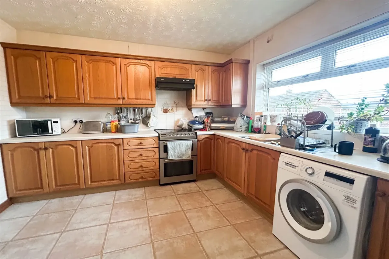 Carlton Crescent, East Herrington, SR3, photo 4