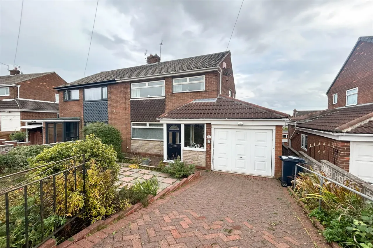 3 bed house for sale, Carlton Crescent, East Herrington, SR3