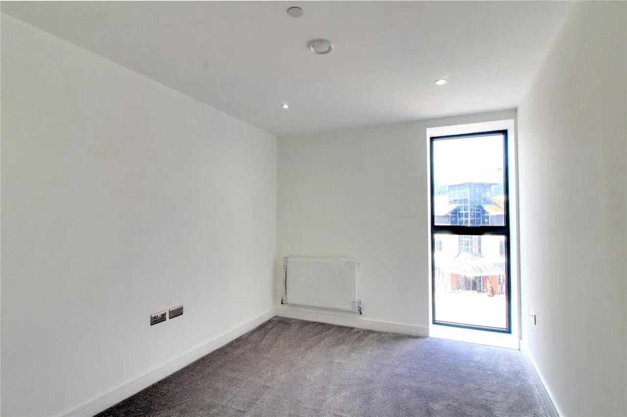 High Street, Camberley, GU15 3RN, photo 5