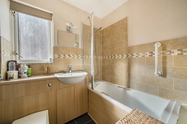 Butler Road, Bagshot, GU19, photo 18