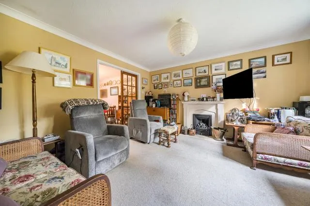 Butler Road, Bagshot, GU19, photo 3
