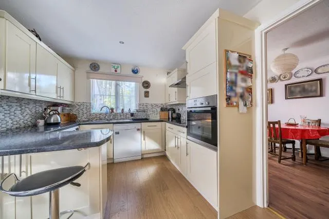 Butler Road, Bagshot, GU19, photo 5