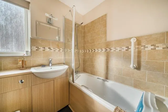 Butler Road, Bagshot, GU19, photo 16