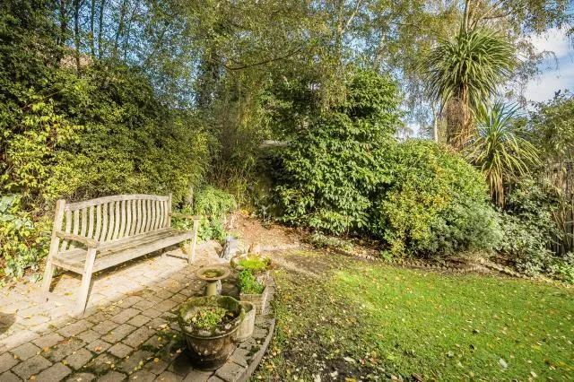 Butler Road, Bagshot, GU19, photo 19