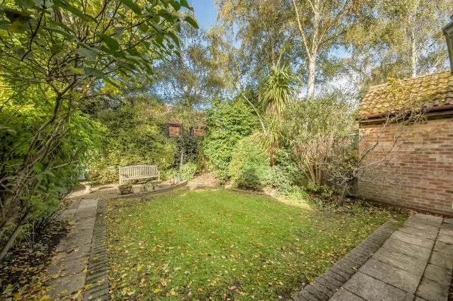 Butler Road, Bagshot, GU19, photo 20
