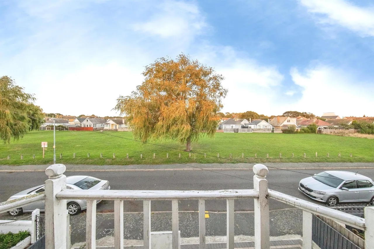 Garden Road, Jaywick, CO15, photo 14
