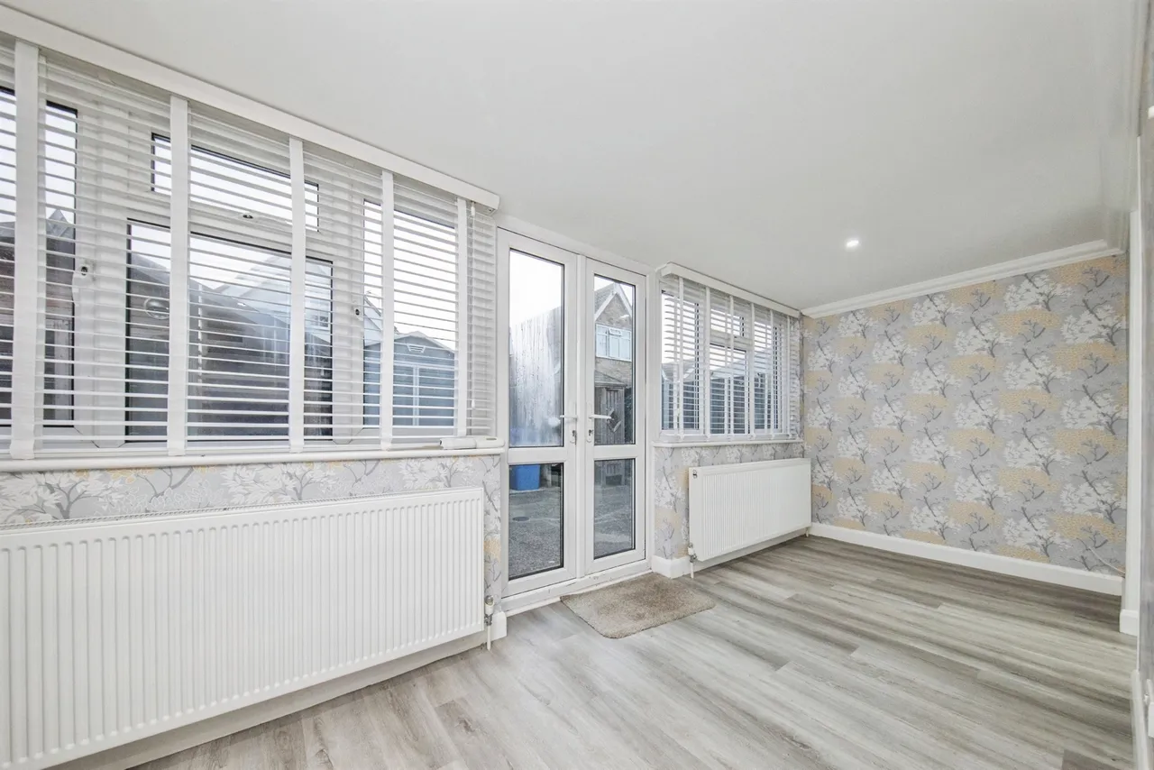 Garden Road, Jaywick, CO15, photo 11